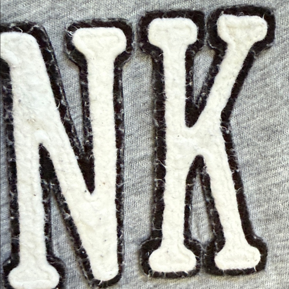 PINK Victoria's Secret Gray Love Pink Tee. Size Large. - Picture 5 of 10